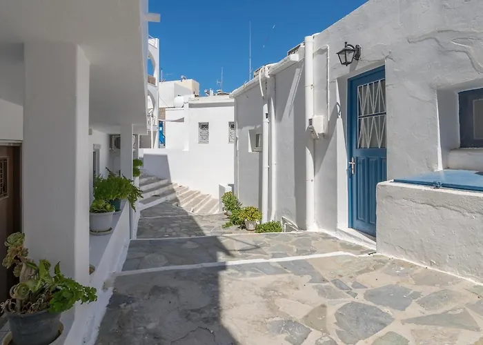 Matilda's In The Port Of * Adamantas